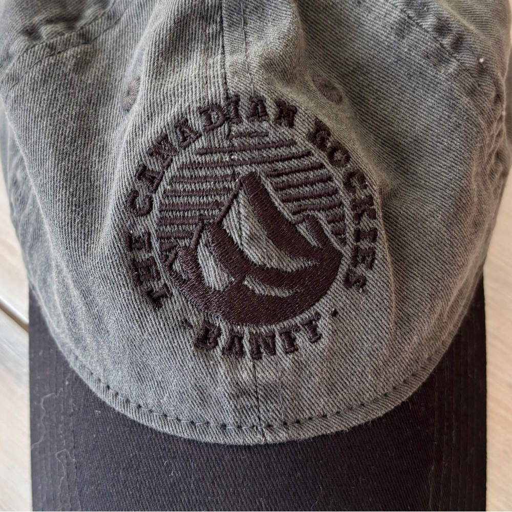 Men’s Grey & Black Baseball Hat Canadian Rockies Banff 🇨🇦.